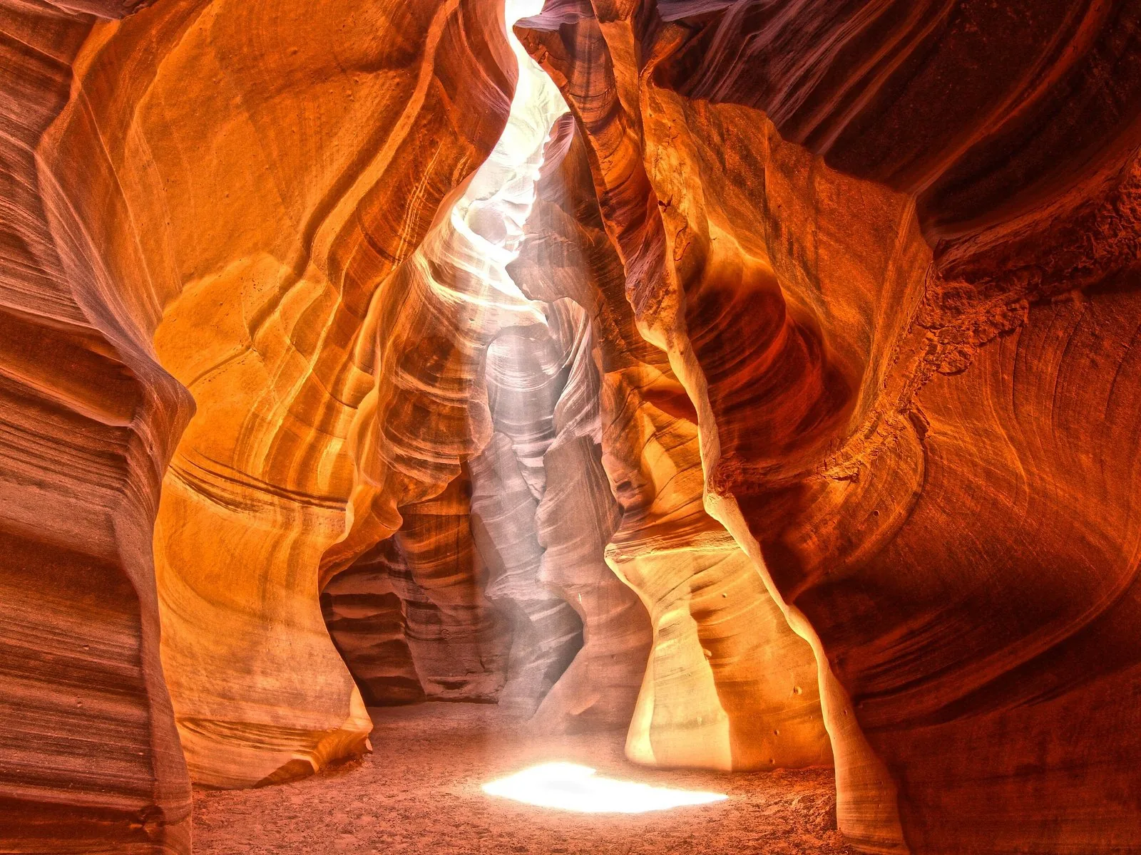 Light beams streaming into Upper Antelope Canyon at midday
