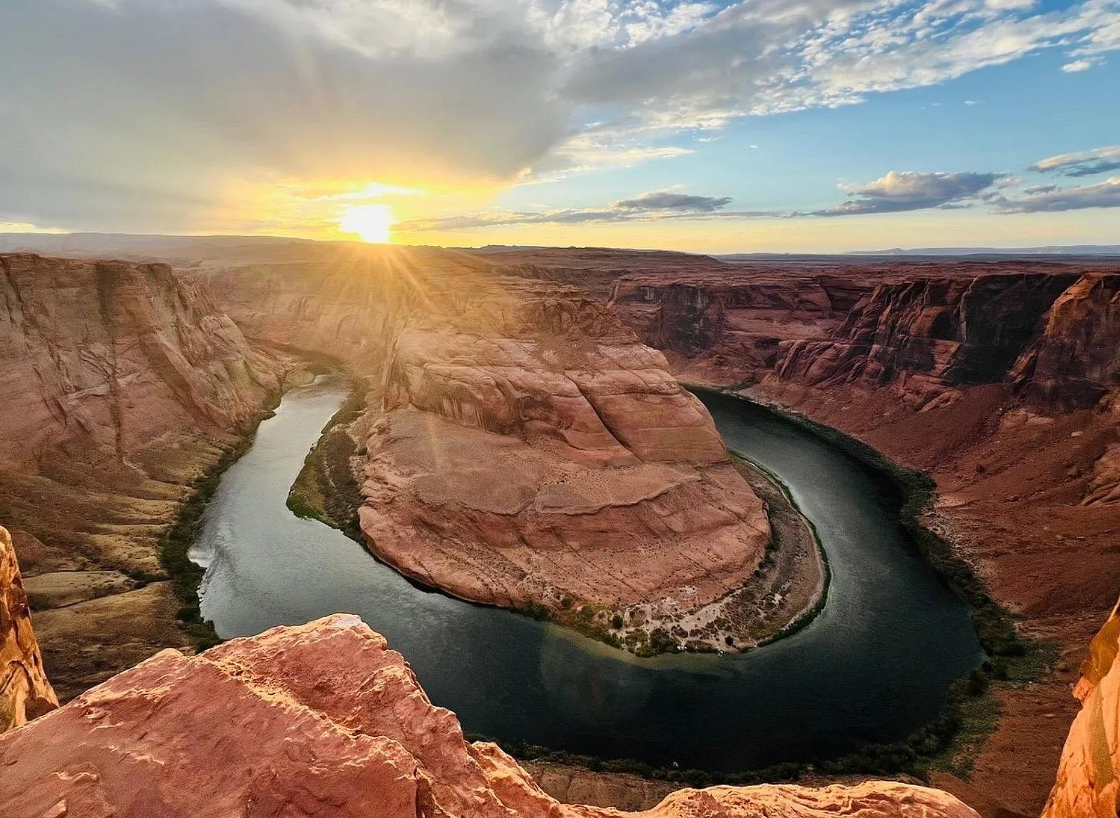 A 4×4 vehicle on the wilderness route to Secret Antelope Canyon